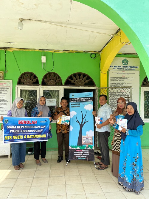 BKKBN Distribusikan Buku Administrasi Sekolah Siaga Kependudukan