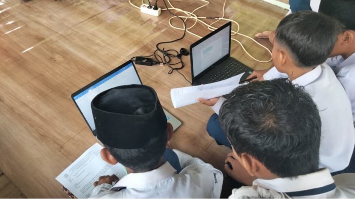 Siapkan Generasi Melek Teknologi, Guru Informatika MTsN 6 Batang Hari Latih Siswa Mengetik Cepat dan Tepat
