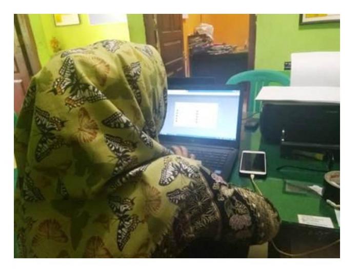 OPERATOR MTSN 6 BATANG HARI LAKUKAN VERVAL IJAZAH DI SIMPATIKA