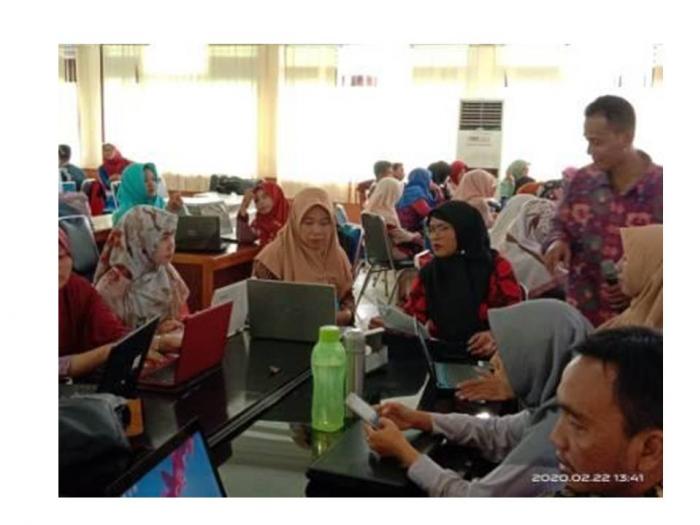 Guru MTsN 6 Batang Hari Inovasikan Diri Dalam Kegiatan Bimtek Penulisan Soal HOTS