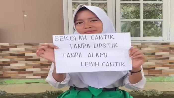 Stop Normalisasi Make Up Berlebihan! Saatnya Siswa Fokus pada Prestasi, Bukan Penampilan Stop Normalisasi Make Up Berlebihan! Saatnya Siswa Fokus pada Prestasi, Bukan Penampilan
