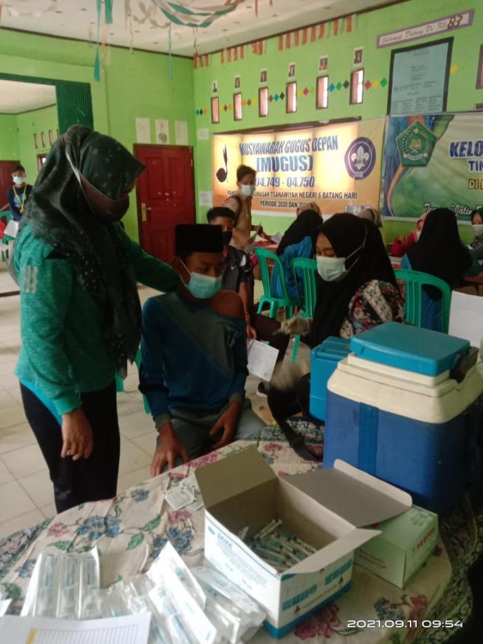 MTsN 6 Batang Hari Menggelar Vaksinasi Covid â€“ 19 Bagi Siswa	