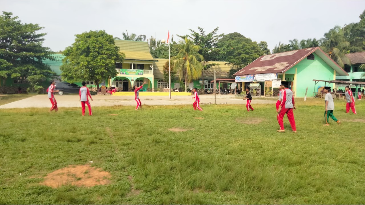 MTsN 6 Batang Hari Menggalakkan Sportivitas Melalui Class Meeting