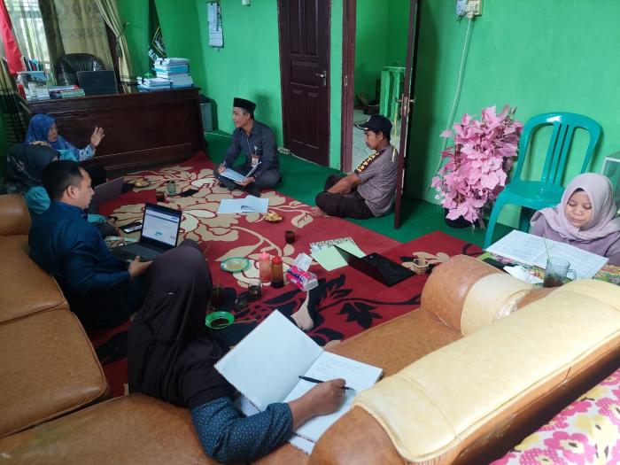 Kepala Madrasah Adakan Rapat koordinasi dan Evaluasi kinerja Pegawai Tata Usaha MTsN 6 Batang Hari Bulan Februari Tahun 2023