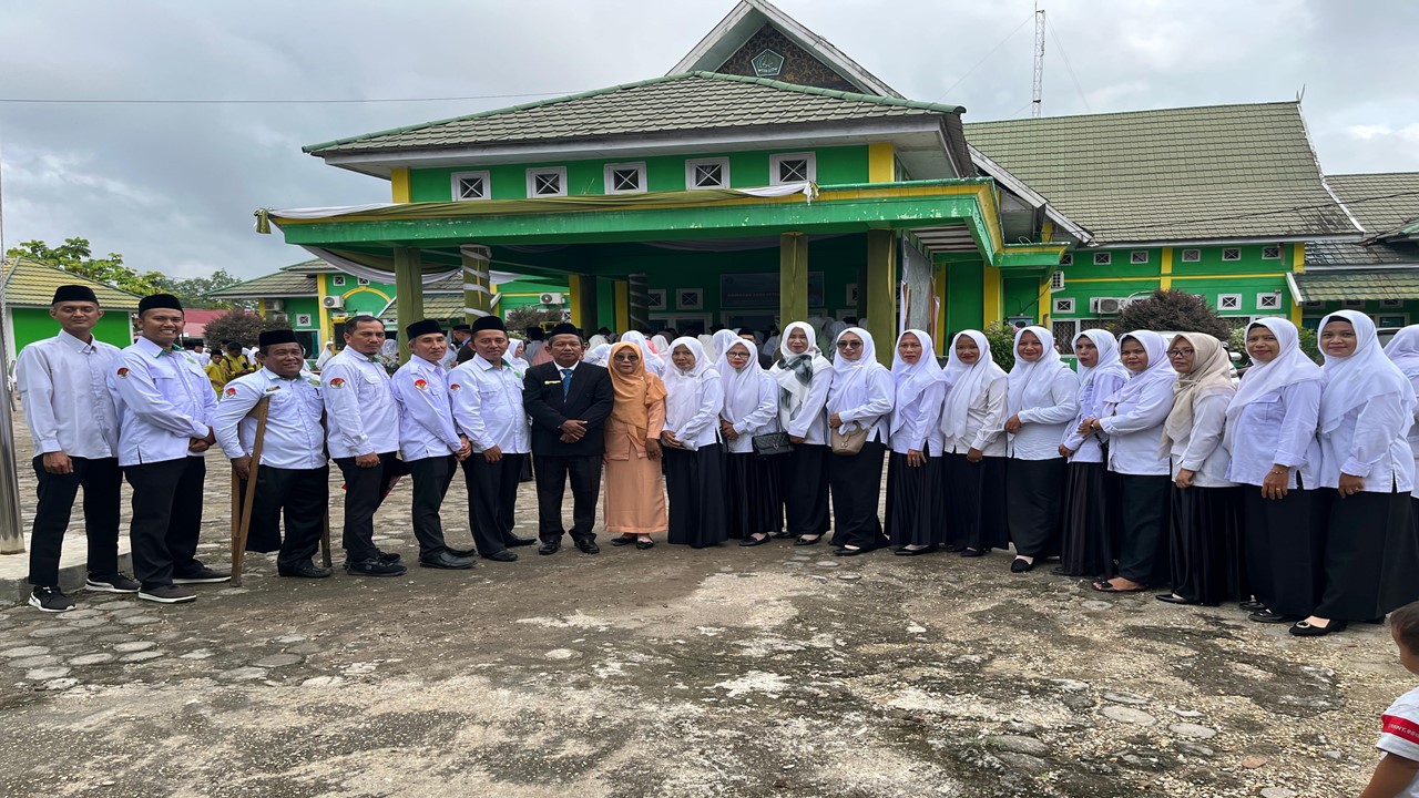 Maknai Peringatan HAB Kemenag RI ke 79, Keluarga Besar MTsN 6 Batang Hari Ikuti Upacara Maknai Peringatan HAB Kemenag RI ke 79, Keluarga Besar MTsN 6 Batang Hari Ikuti Upacara