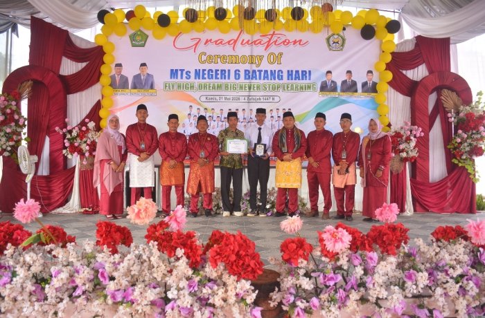 Sah! Hayyan Faiz Dinobatkan Sebagai SiswaTerbaik Angkatan ke-17 MTsN 6 Batang Hari