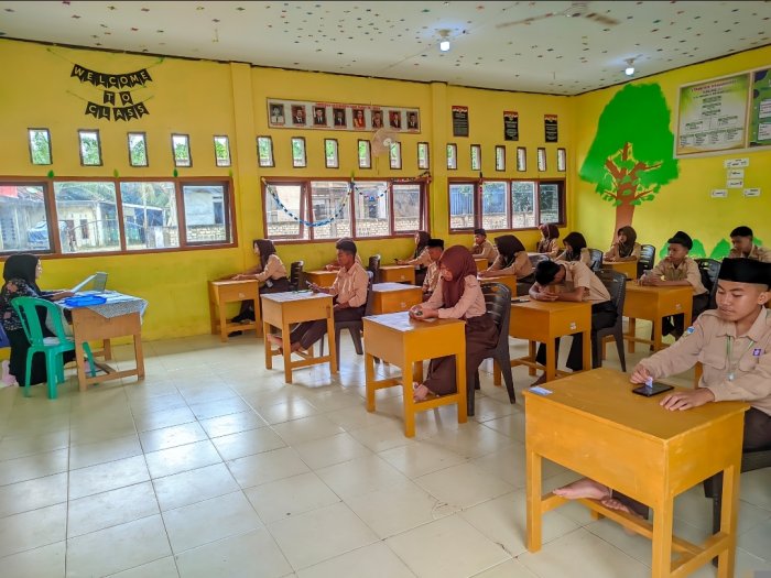 Hari Keempat UM, Siswa MTsNegeri 6 Batang Hari Makin Lancar Gunakan CBT Exambro