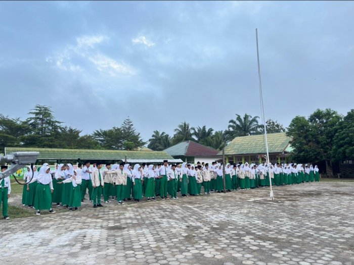 Bangkitkan Semangat Baru Pasca Idulfitri, MTsNegeri 6 Batang Hari Gelar Apel Hari Pertama Masuk Madrasah Bangkitkan Semangat Baru Pasca Idulfitri, MTsNegeri 6 Batang Hari Gelar Apel Hari Pertama Masuk Madrasah