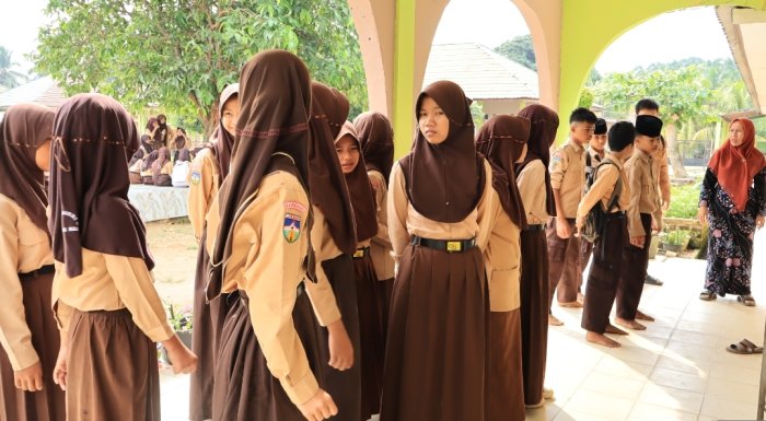 Persiapan Penyaluran Zakat BAZNAS, Wakasis dan Operator Keuangan MTsN 6 Batang Hari Kumpulkan 24 Siswa Calon Penerima Persiapan Penyaluran Zakat BAZNAS, Wakasis dan Operator Keuangan MTsN 6 Batang Hari Kumpulkan 24 Siswa Calon Penerima