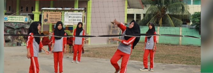Saling Kejar Poin! Tim Voli Putri Kelas 7.3 Sabet Juara 3 Class Meeting MTsN 6 Batang Hari Saling Kejar Poin! Tim Voli Putri Kelas 7.3 Sabet Juara 3 Class Meeting MTsN 6 Batang Hari