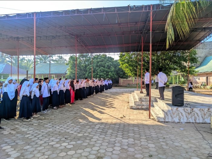 Disiplin Tinggi, Potret Khidmat Siswa MTsN 6 Batang Hari Gelar Apel Pagi di Lapangan Utama