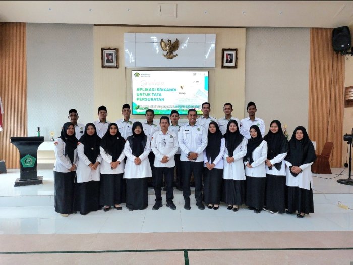 Tingkatkan Efisiensi Birokrasi Digital, Kaur TU dan Operator MTsN 6 Batang Hari Ikuti Sosialisasi Aplikasi Srikandi Tingkatkan Efisiensi Birokrasi Digital, Kaur TU dan Operator MTsN 6 Batang Hari Ikuti Sosialisasi Aplikasi Srikandi