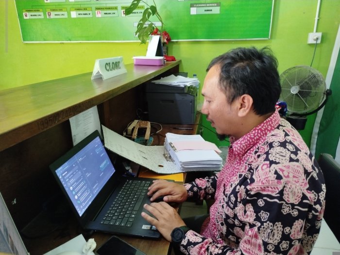 Berpacu dengan Waktu, Tim Keuangan MTsNegeri 6 Batang Hari Tuntaskan Laporan BOS 2025 Berpacu dengan Waktu, Tim Keuangan MTsNegeri 6 Batang Hari Tuntaskan Laporan BOS 2025