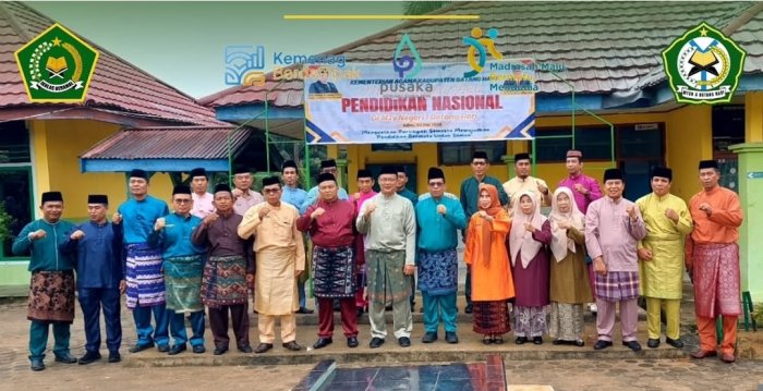 Peringati Hardiknas 2026, Kepala MTsNegeri 6 Batang Hari Hadiri Upacara di MTsNegeri 1 Batang Hari Peringati Hardiknas 2026, Kepala MTsNegeri 6 Batang Hari Hadiri Upacara di MTsNegeri 1 Batang Hari