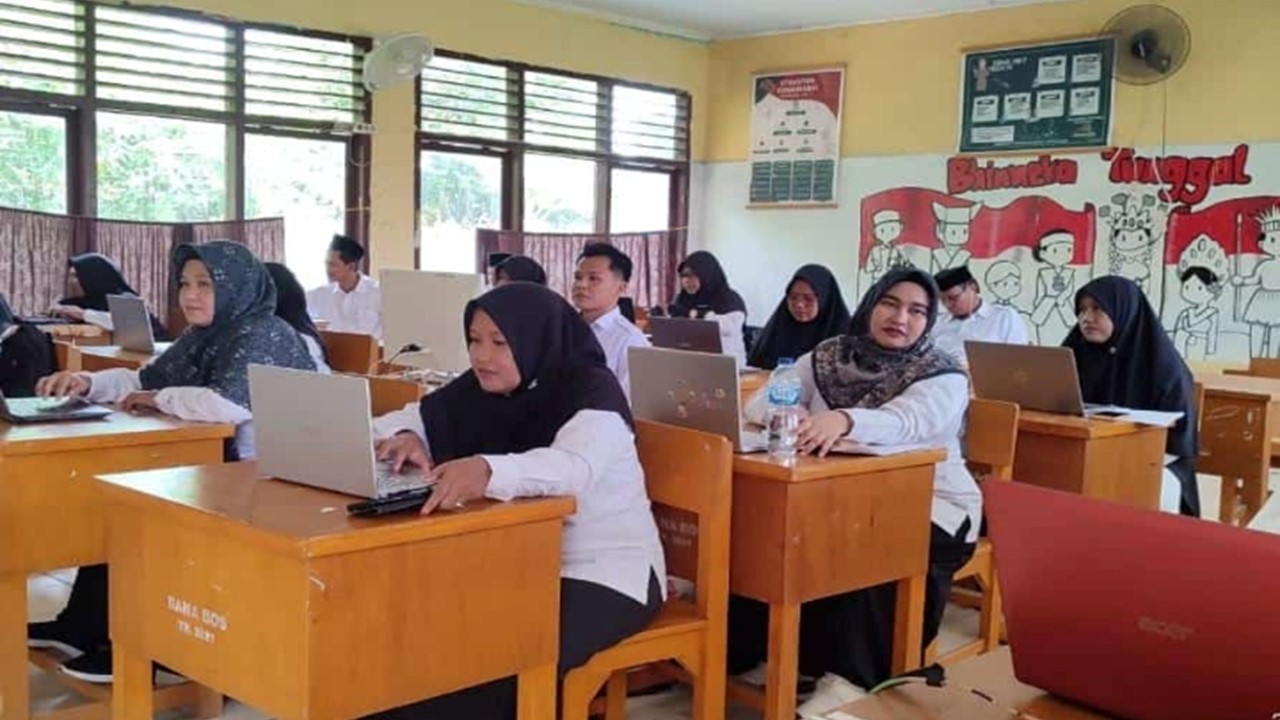 Kepala dan Guru Mapel Umum MTsN 6 Batang Hari Ikuti AKGTK Tahun 2024