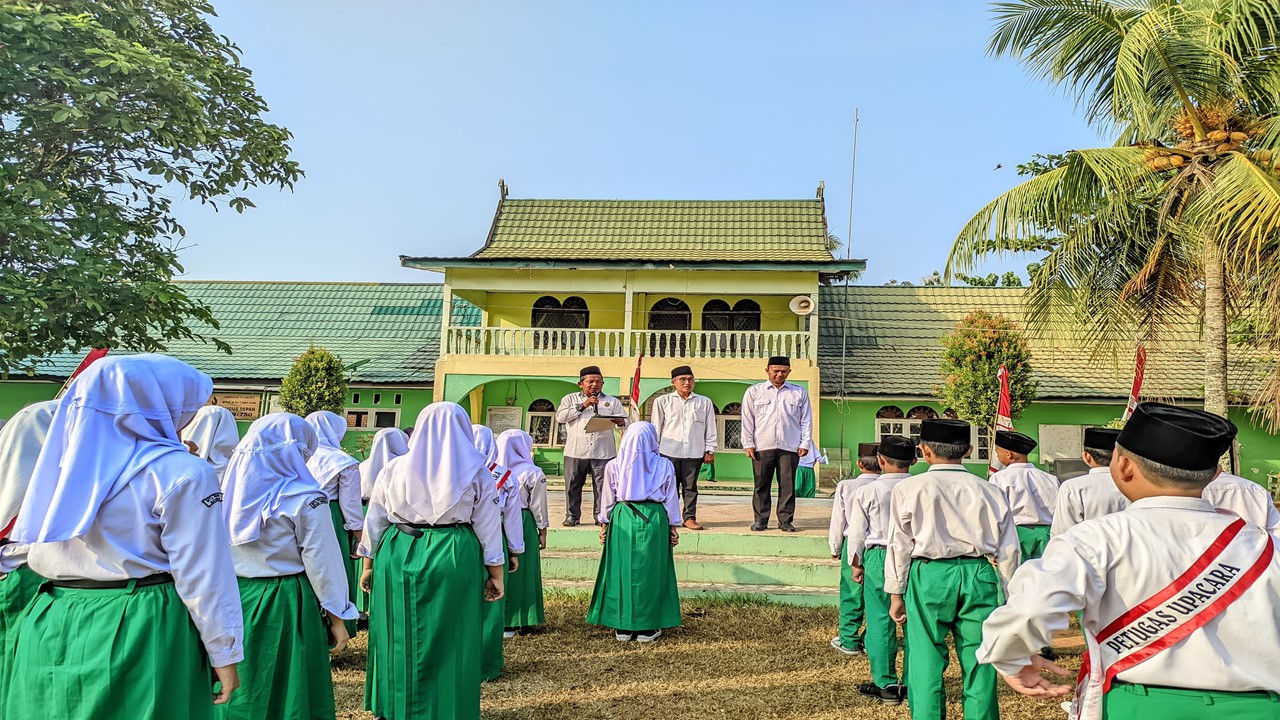 Jelang Pemilihan OSIM, Kepala MTsN 6 Batang Hari Lantik KPO Tahun 2024 Jelang Pemilihan OSIM, Kepala MTsN 6 Batang Hari Lantik KPO Tahun 2024