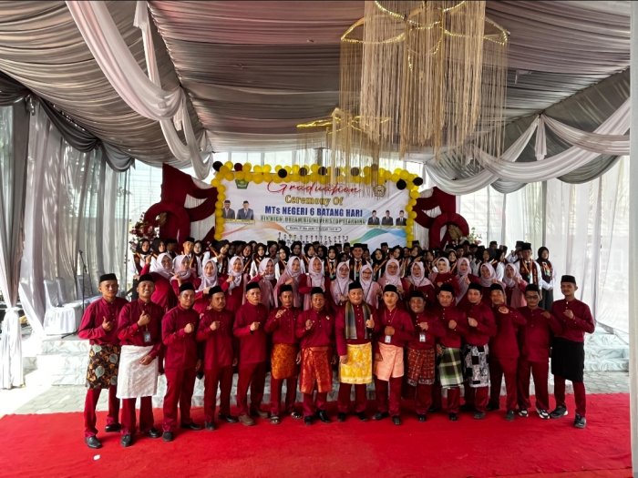 Sukses Besar dan Penuh Haru, MTsN 6 Batang Hari Gelar Acara Pelepasan 69 Siswa Kelas IX Angkatan ke-17