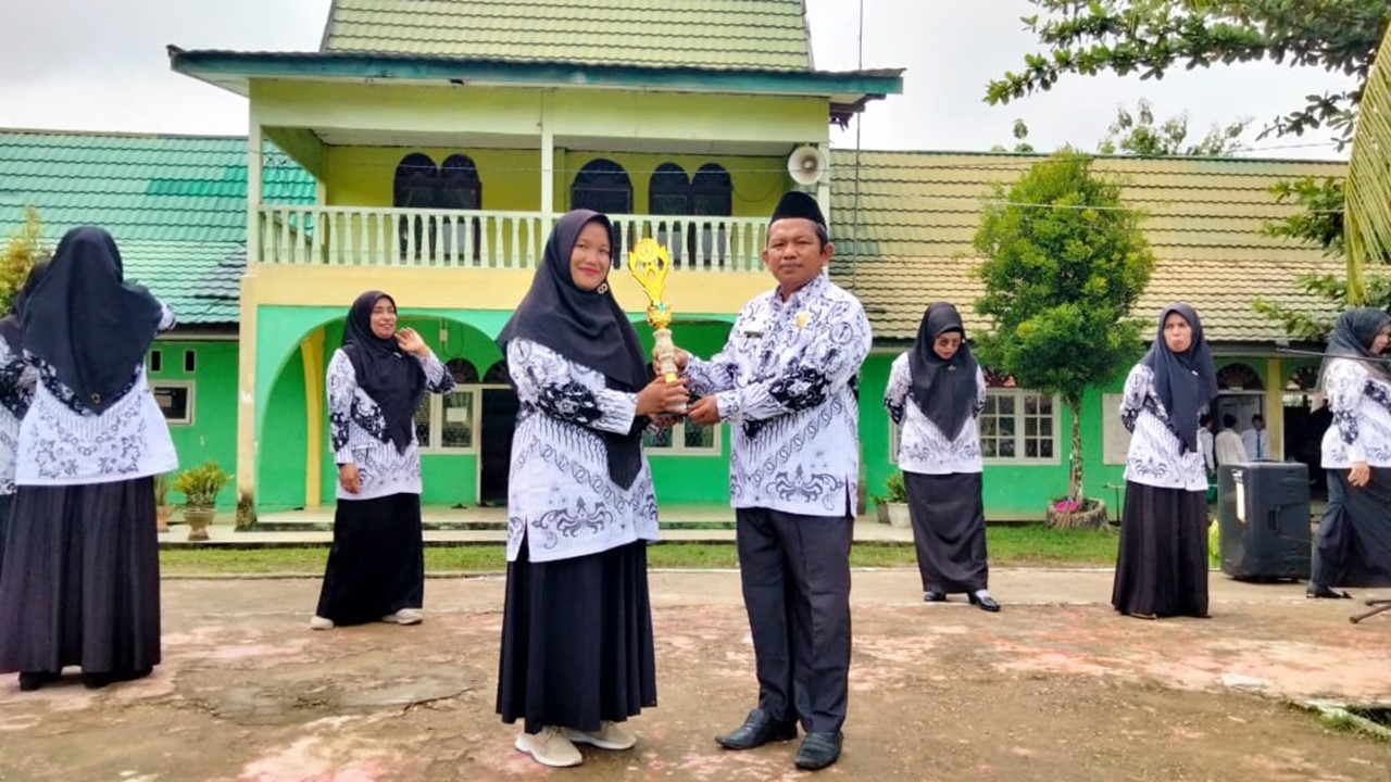 Rika Levidiana Guru Terfavorit MTsN 6 Batang Hari Tahun 2024