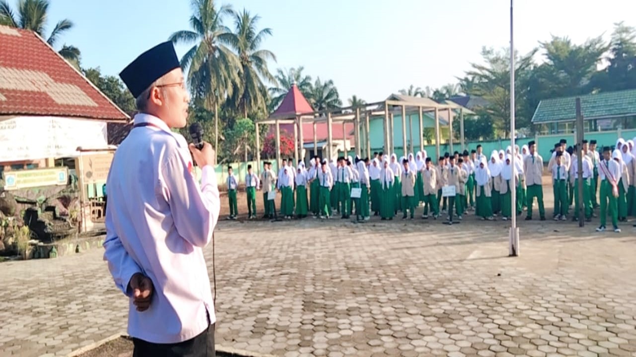 Rahmat, Aturan Madrasah sebagai Penuntun Menuju Pribadi Islami