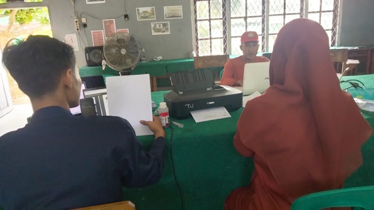 Guru MTsN 6 Batang Hari Tuntaskan Cetak RDM Semester Genap TP 2023/ 2024