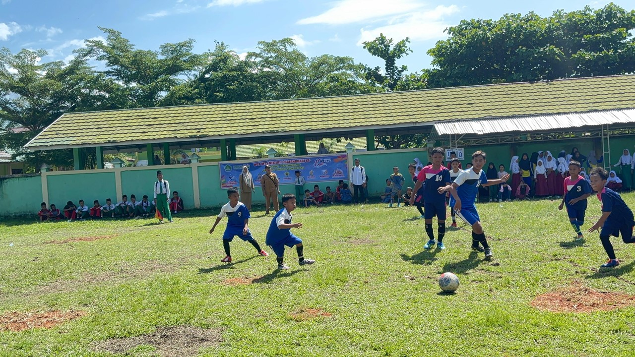 7 SD/ MI Di Muara Tembesi Ikuti Kegiatan Pertandingan Sepak Bola Di MTsN 6 Batang Hari 7 SD/ MI Di Muara Tembesi Ikuti Kegiatan Pertandingan Sepak Bola Di MTsN 6 Batang Hari