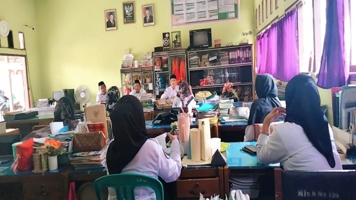 Optimalisasi Persiapan Maulid Nabi Muhammad SAW 1447 H, MTsN 6 Batang Hari Adakan Rapat Internal