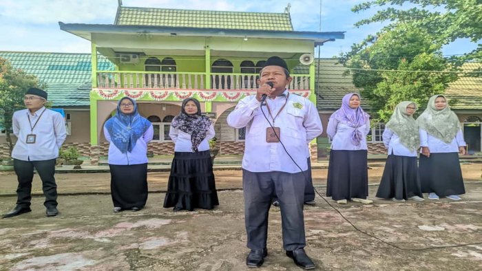 Kepala MTsN 6 Batang Hari Lantik Pengurus OSIM 2025/2026 : Wujudkan Siswa Aktif, Kreatif, dan Berprestasi