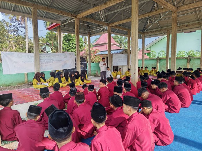 Usai Dzikir Bersama, Kepala MTs Negeri 6 Batang Hari Tanamkan Nilai Ibadah dan Akhlak Usai Dzikir Bersama, Kepala MTs Negeri 6 Batang Hari Tanamkan Nilai Ibadah dan Akhlak