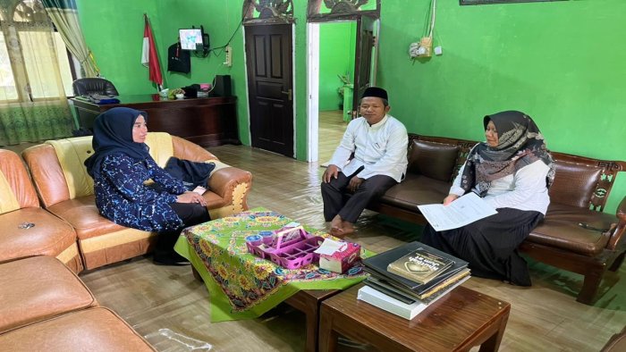 Pastikan Ketepatan Bantuan, Pendamping PKH Verifikasi KPM di MTsN 6 Batang Hari Pastikan Ketepatan Bantuan, Pendamping PKH Verifikasi KPM di MTsN 6 Batang Hari