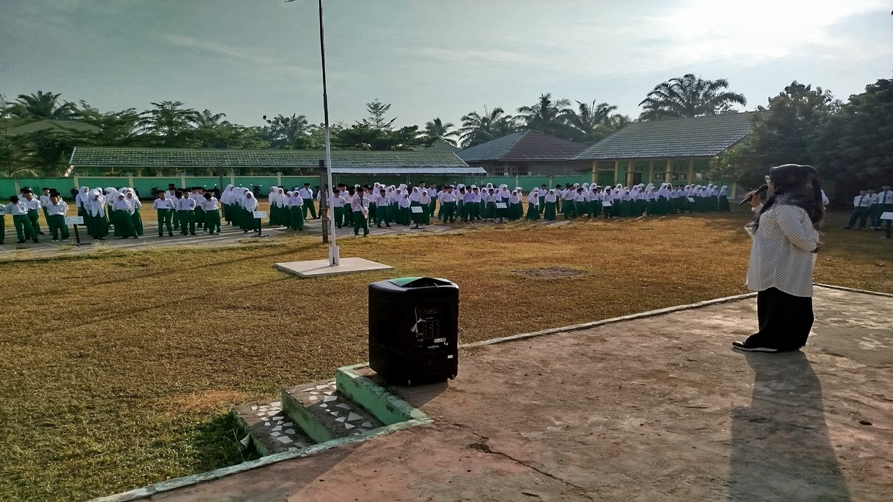 Syofia Rita. Y, Jadilah Siswa Yang Berkarakter Baik dan Memiliki Keberanian