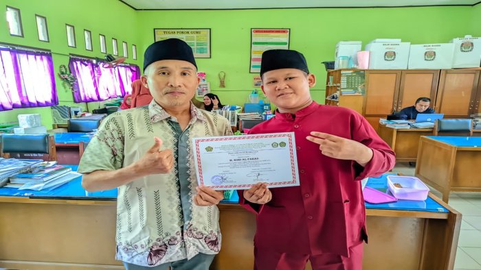 Tim Drum Band Suara Morgana 2024/2025 Terima Sertifikat Penghargaan dari MTsN 6 Batang Hari Tim Drum Band Suara Morgana 2024/2025 Terima Sertifikat Penghargaan dari MTsN 6 Batang Hari