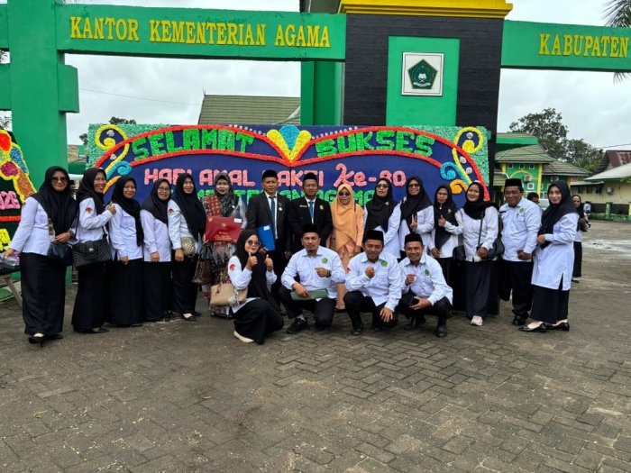 GTK MTsN 6 Batang Hari Ikuti Upacara HAB Kemenag ke-80