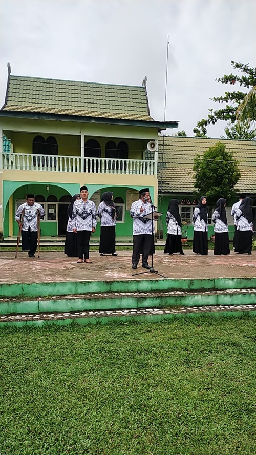 Peringati HGN 2024, MTsN 6 Batang Hari Laksanakan Upacara