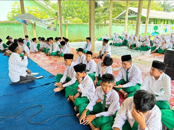 Pesantren Ramadan MTsNegeri 6 Batang Hari Resmi Dimulai, Hari Pertama Diisi Salat Duha, Tadarus, dan Tausiah Inspiratif Pesantren Ramadan MTsNegeri 6 Batang Hari Resmi Dimulai, Hari Pertama Diisi Salat Duha, Tadarus, dan Tausiah Inspiratif