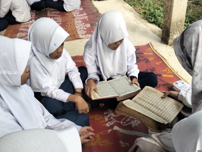 Pesantren Ramadan Hari Kedua di MTsNegeri 6 Batang Hari: Siswa Perkuat Ibadah dan Akhlakul Karimah Pesantren Ramadan Hari Kedua di MTsNegeri 6 Batang Hari: Siswa Perkuat Ibadah dan Akhlakul Karimah