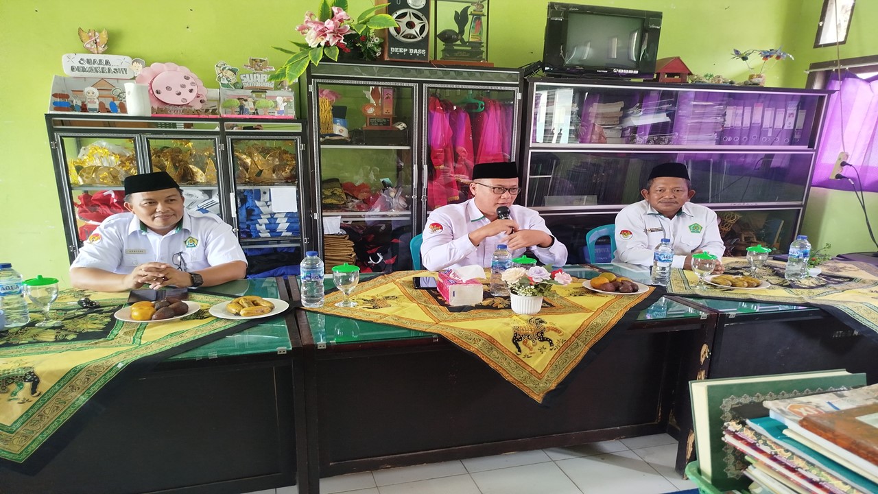 Awali Tugas Baru, Kepala Kantor Kemenag Batang Hari Laksanakan Kunker di MTsN 6 Batang Hari Awali Tugas Baru, Kepala Kantor Kemenag Batang Hari Laksanakan Kunker di MTsN 6 Batang Hari