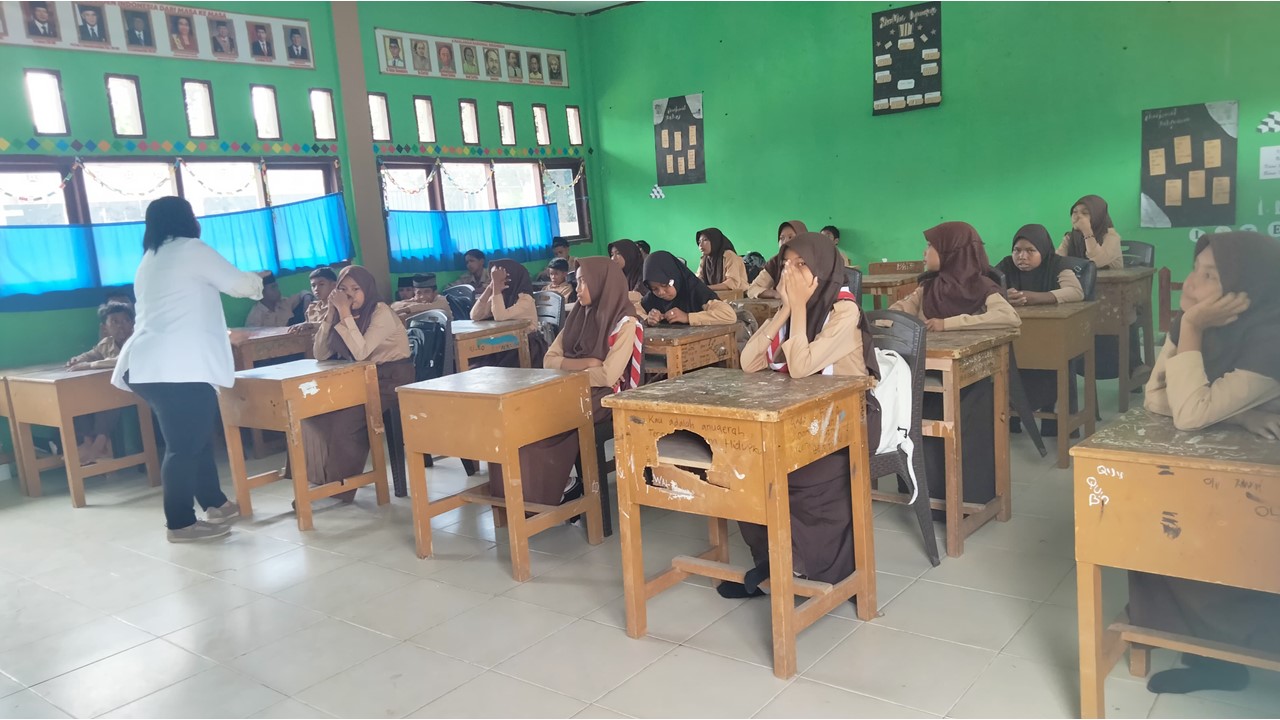 Siswa MTsN 6 Batang Hari Ikuti Kegiatan Penjaringan Kesehatan
