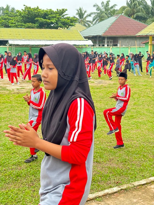 Awal Semester Genap, MTsN 6 Batang Hari Terapkan Senam Anak Indonesia Hebat 2025 Awal Semester Genap, MTsN 6 Batang Hari Terapkan Senam Anak Indonesia Hebat 2025
