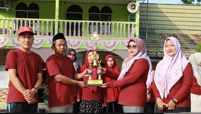 PECAH! Class Meeting Genap MTsN 6 Batang Hari Resmi Dimulai, Piala Bergilir Juara Bertahan Kembali Diperebutkan! PECAH! Class Meeting Genap MTsN 6 Batang Hari Resmi Dimulai, Piala Bergilir Juara Bertahan Kembali Diperebutkan!