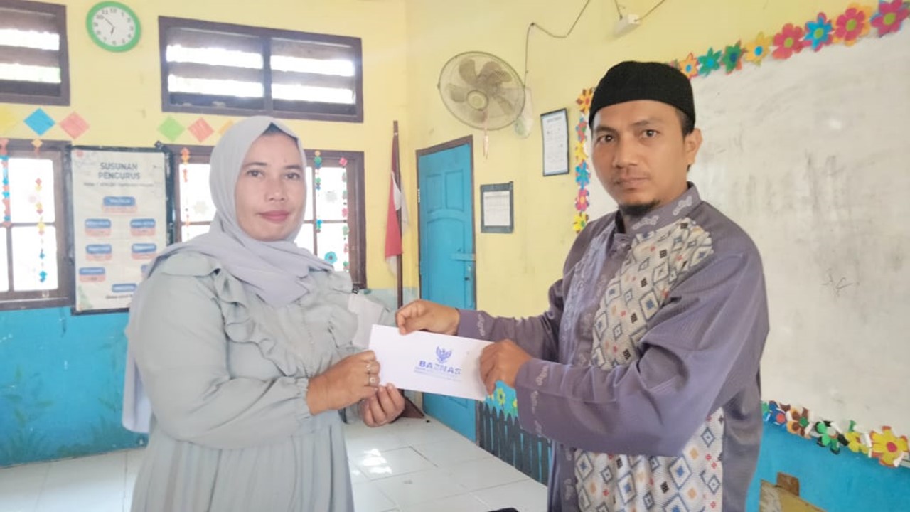 BAZNAS Batang Hari Salurkan Dana Zakat Tahap II Tahun 2024 Kepada Siswa MTsN 6 Batang Hari